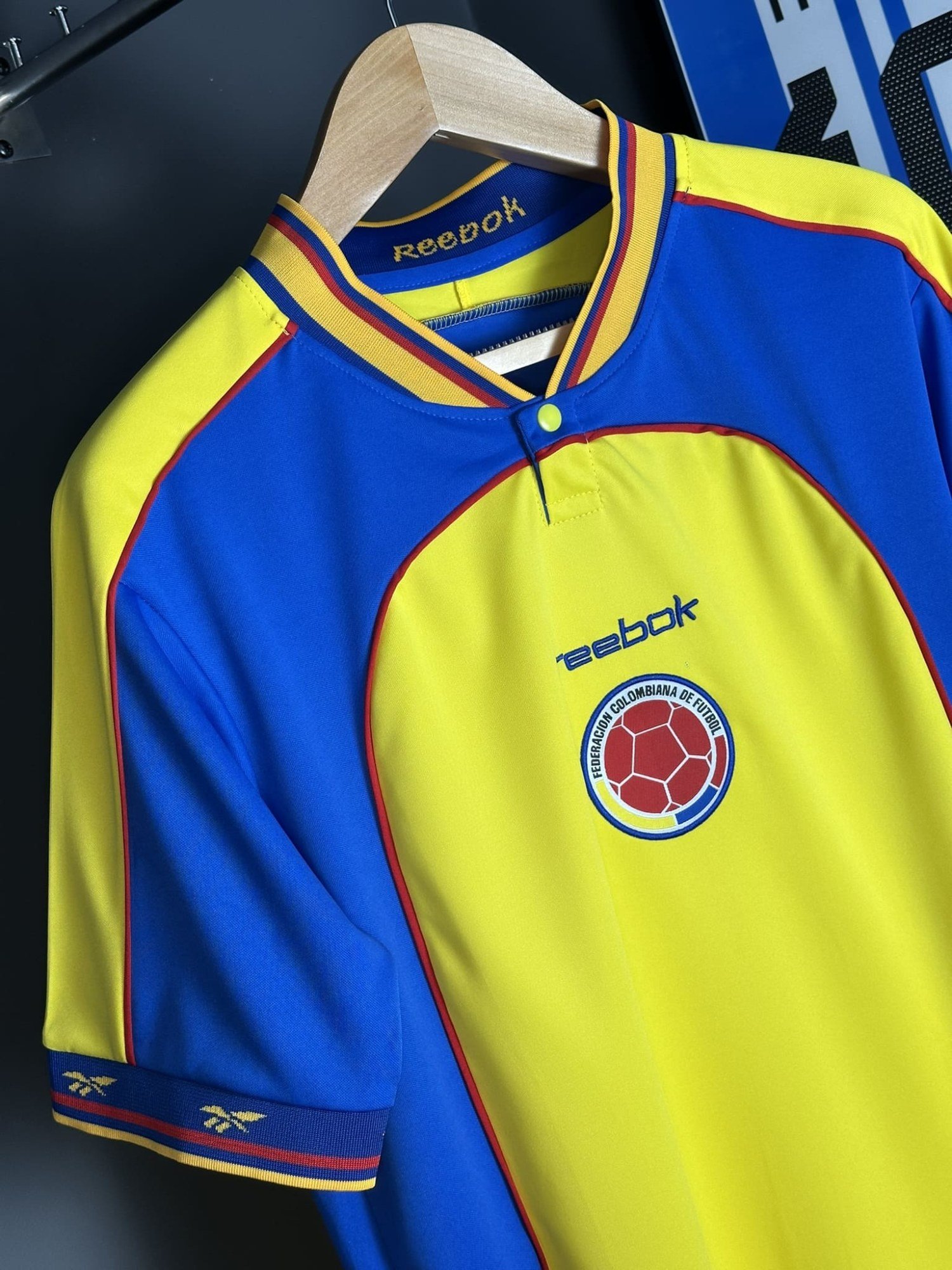 Colombia Retro 2001