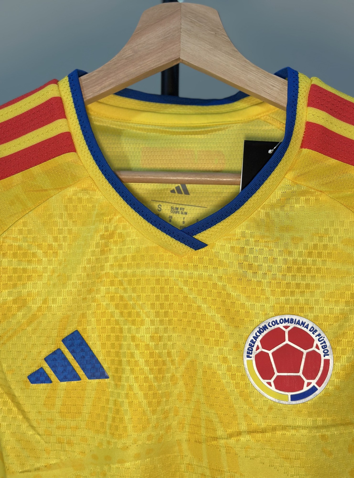 Colombia Local 2026 CropTop