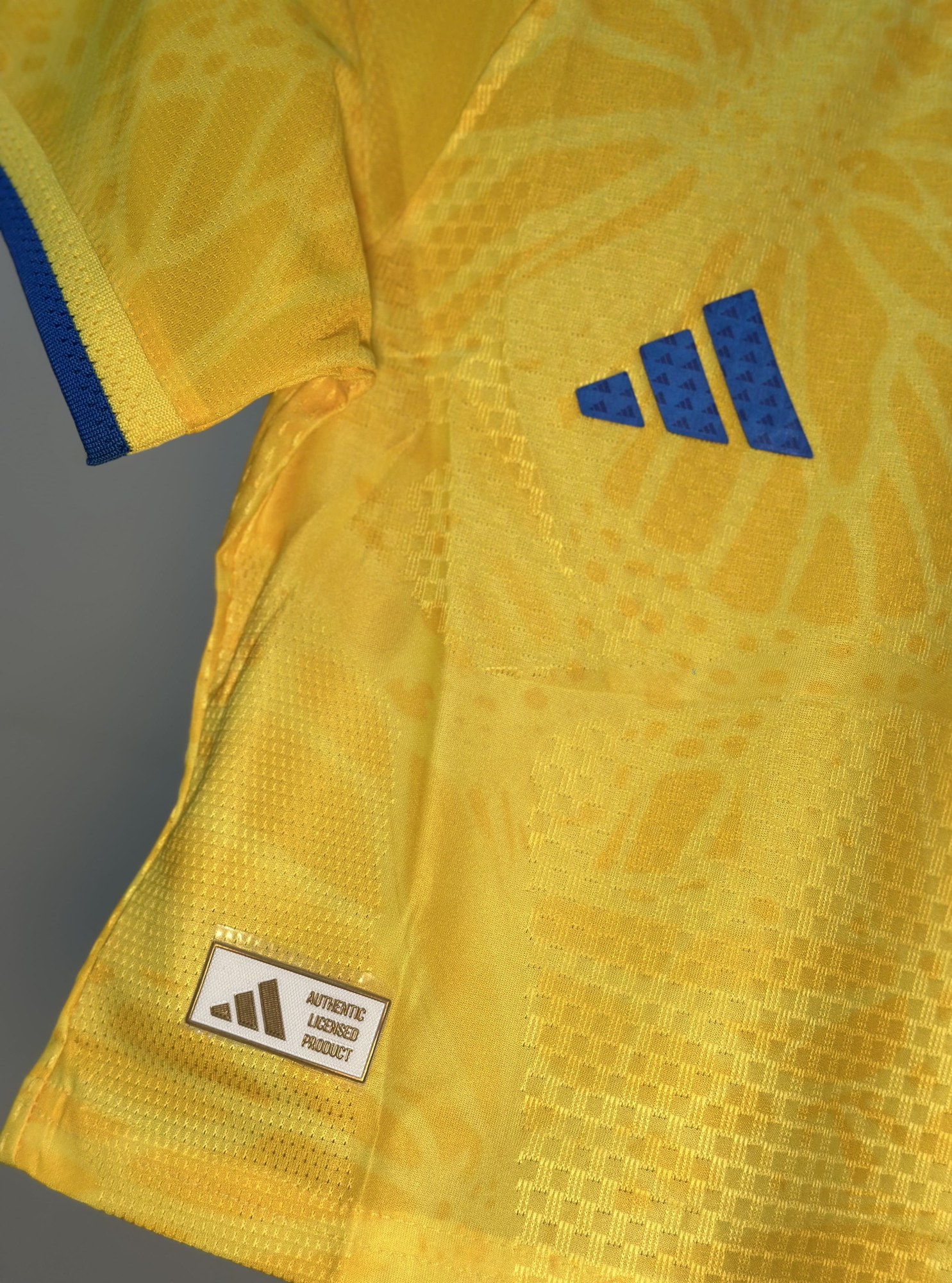 Colombia Local 2026 CropTop