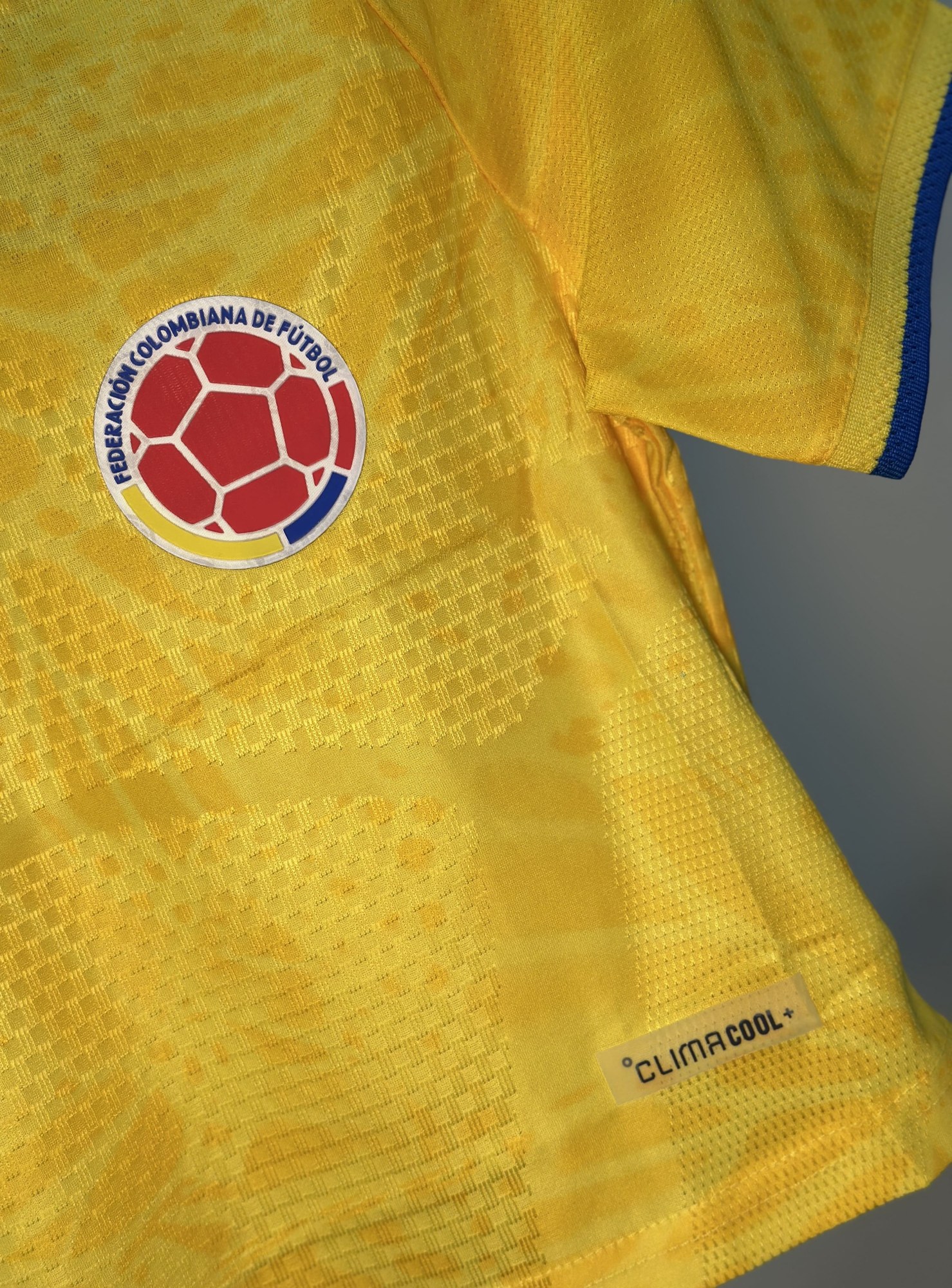 Colombia Local 2026 CropTop