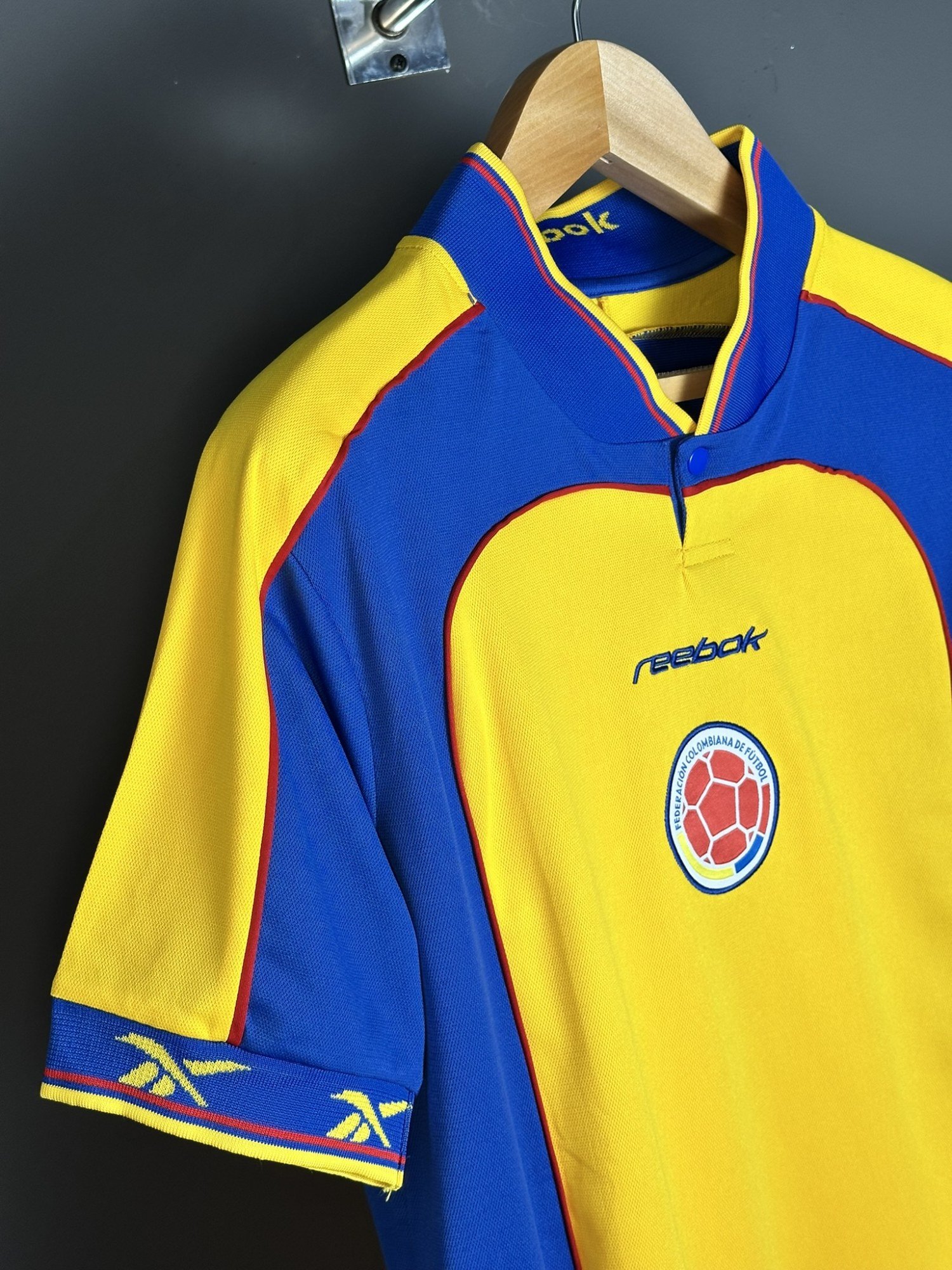 Colombia-Retro-2001