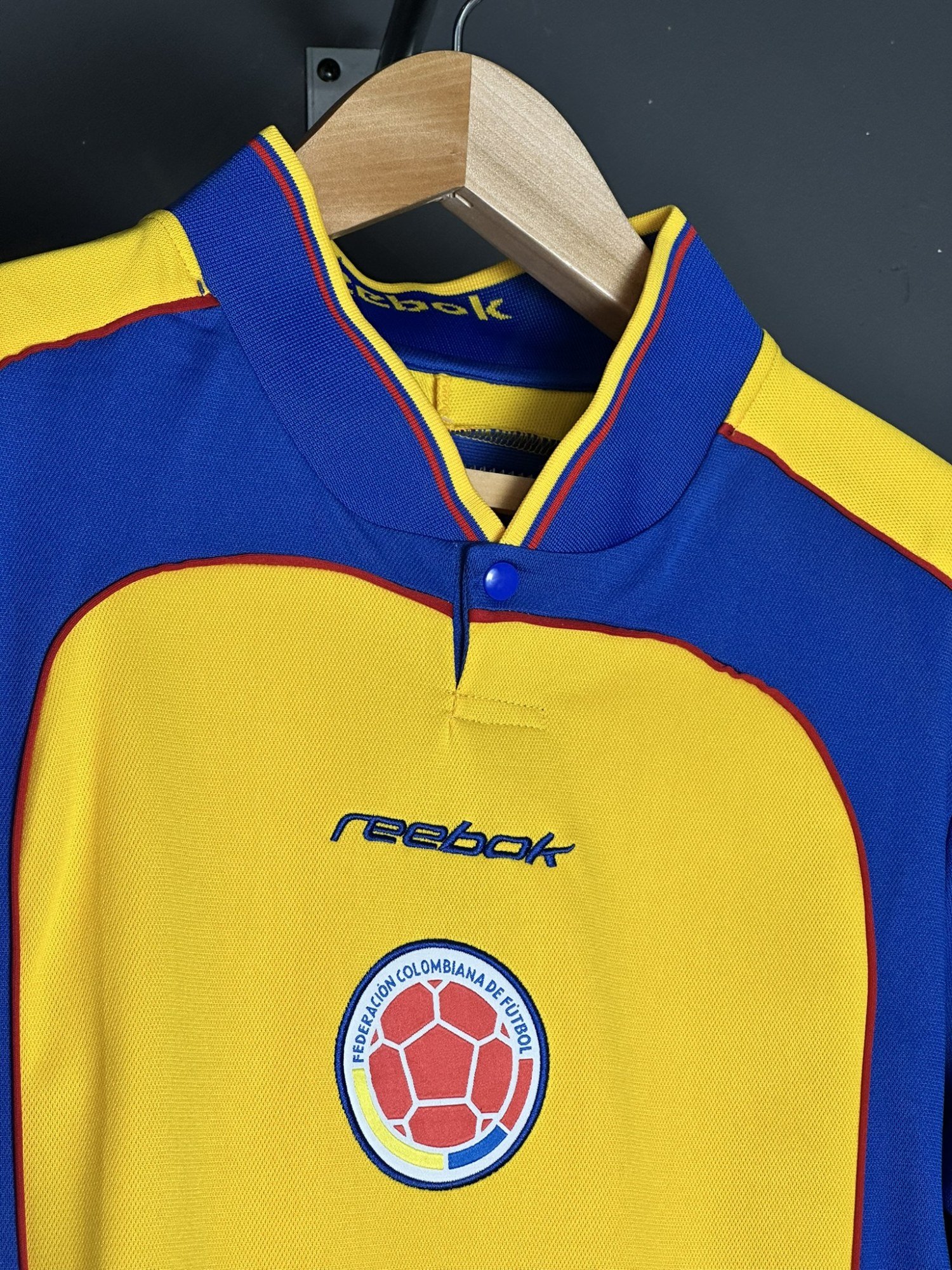 Colombia-Retro-2001