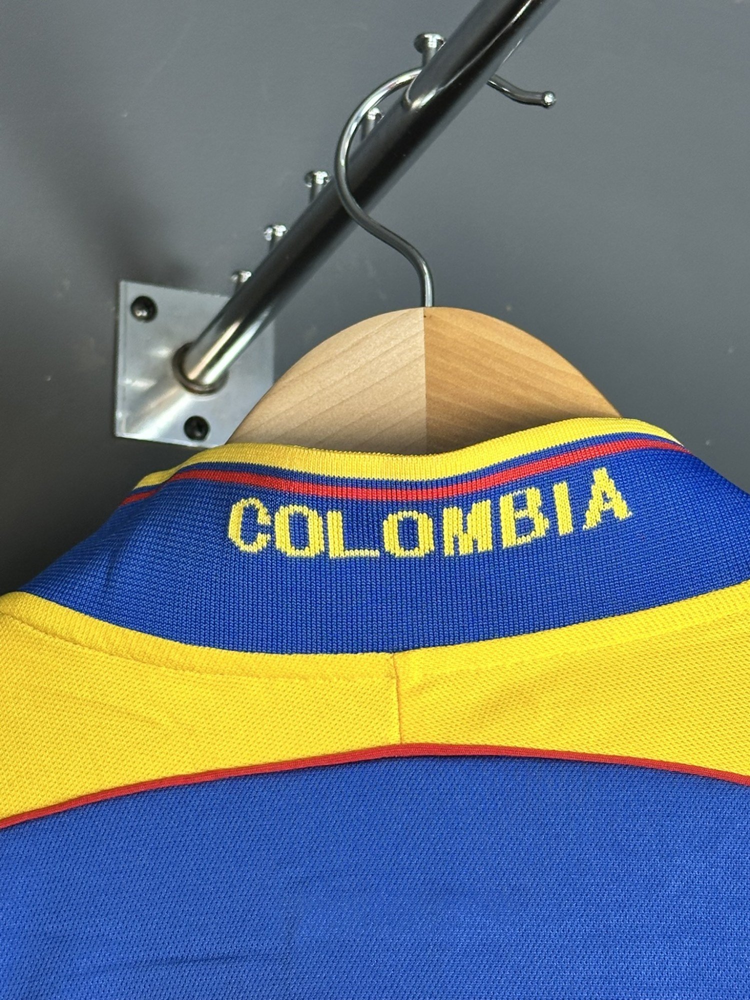Colombia-Retro-2001