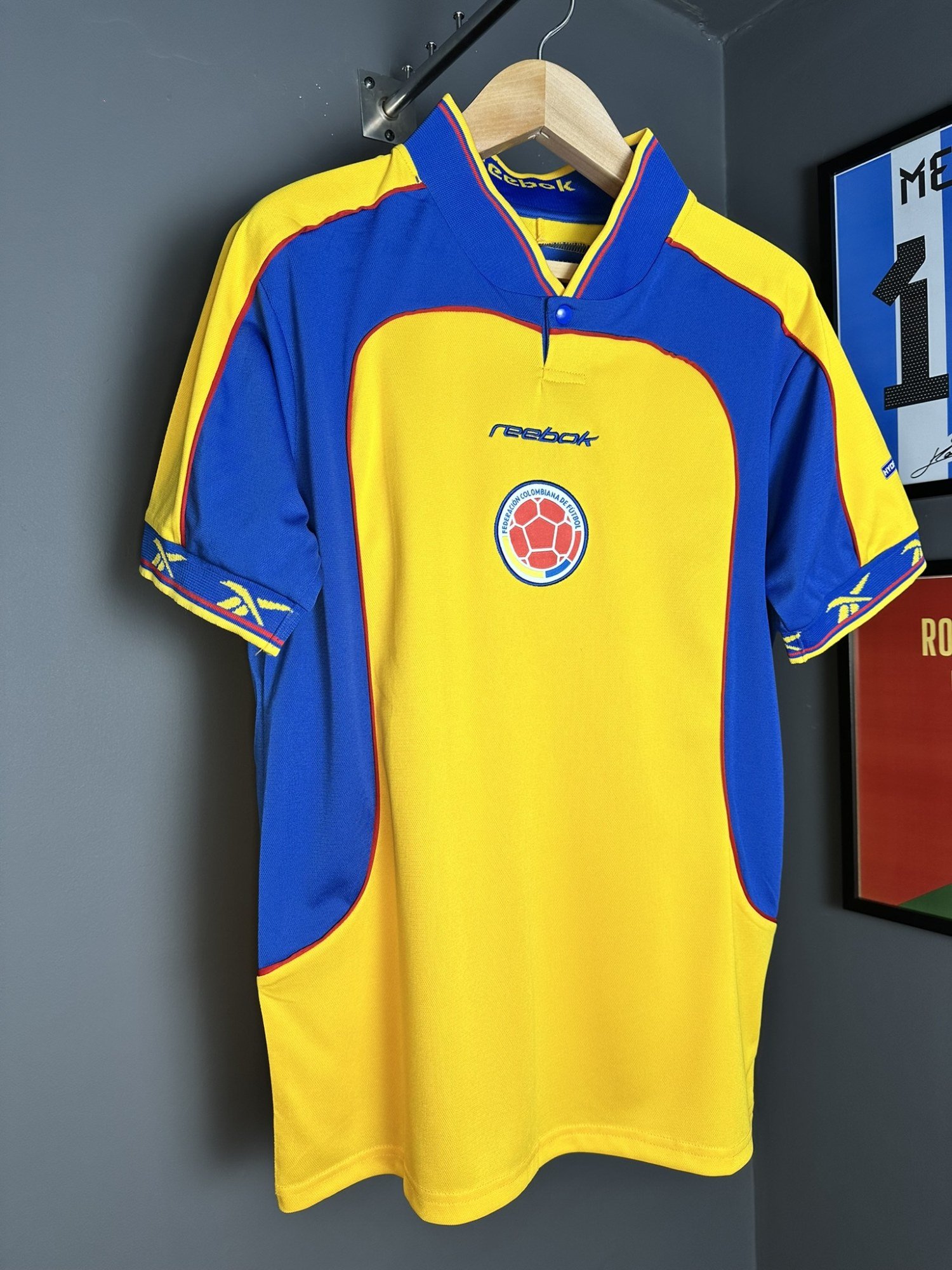 Colombia-Retro-2001