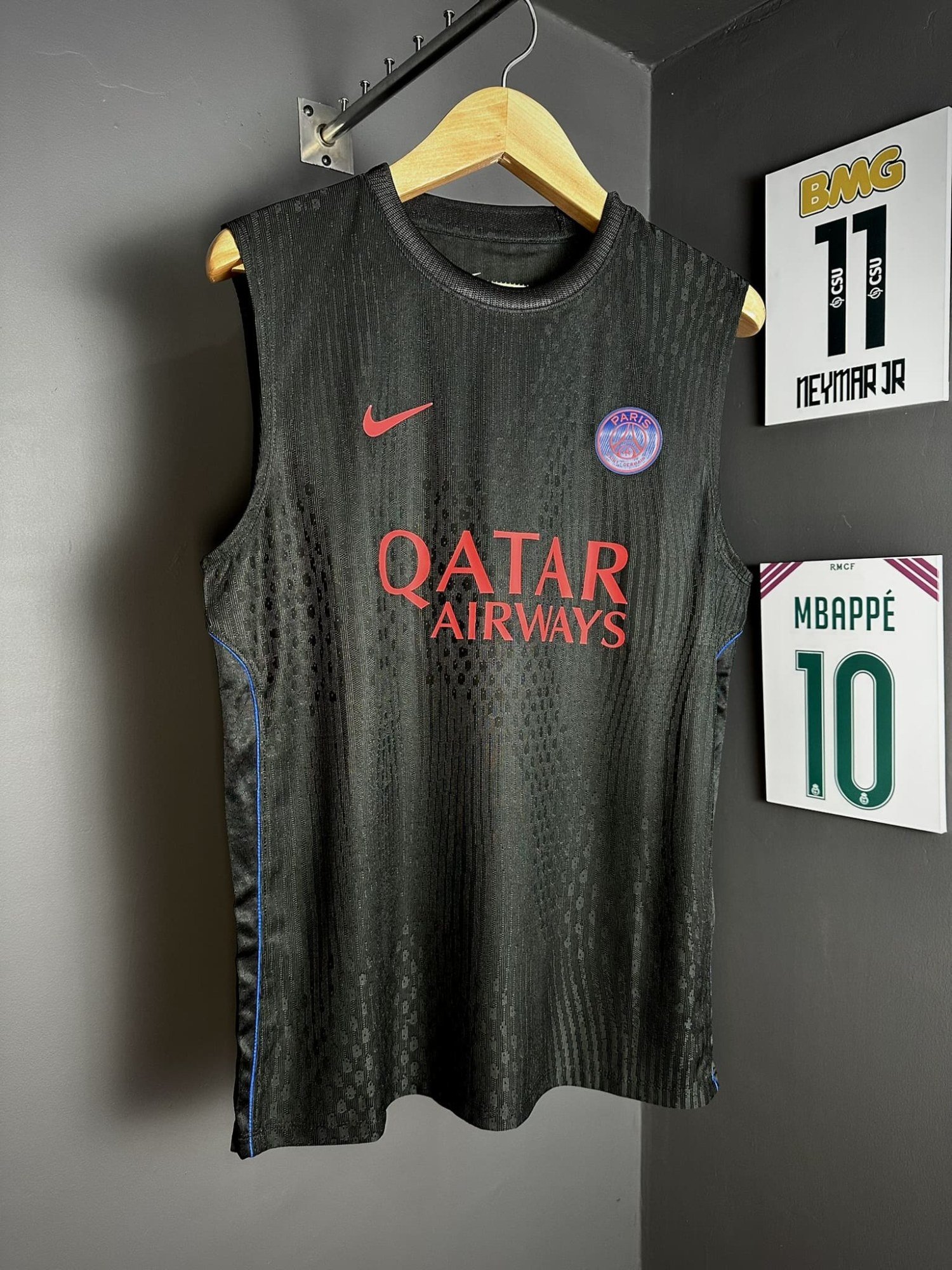 PSG entrenamiento musculosa